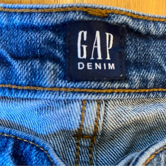 GAP Girlfriend Skinny Jeans - Picture 2 of 8